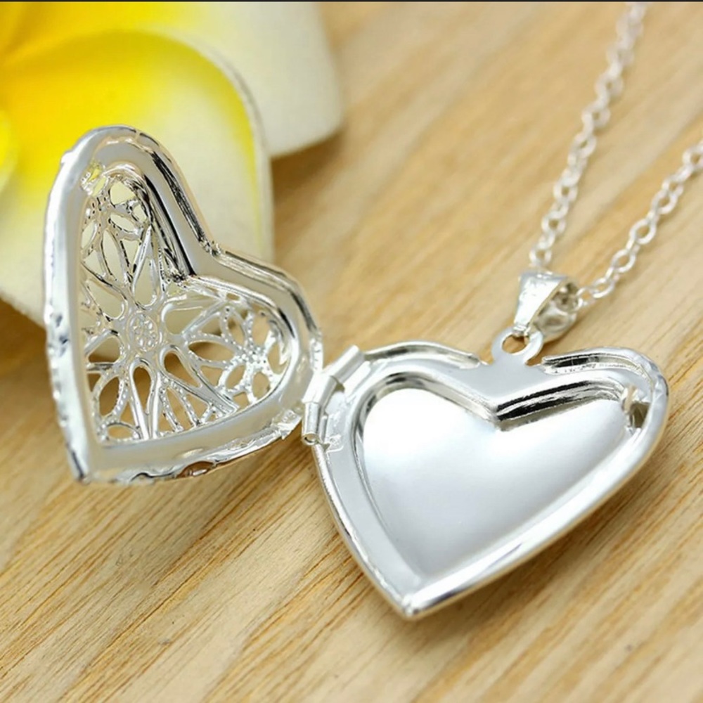 Silver Picture Photo Small Heart Locket Necklace - Picture 2 of 3